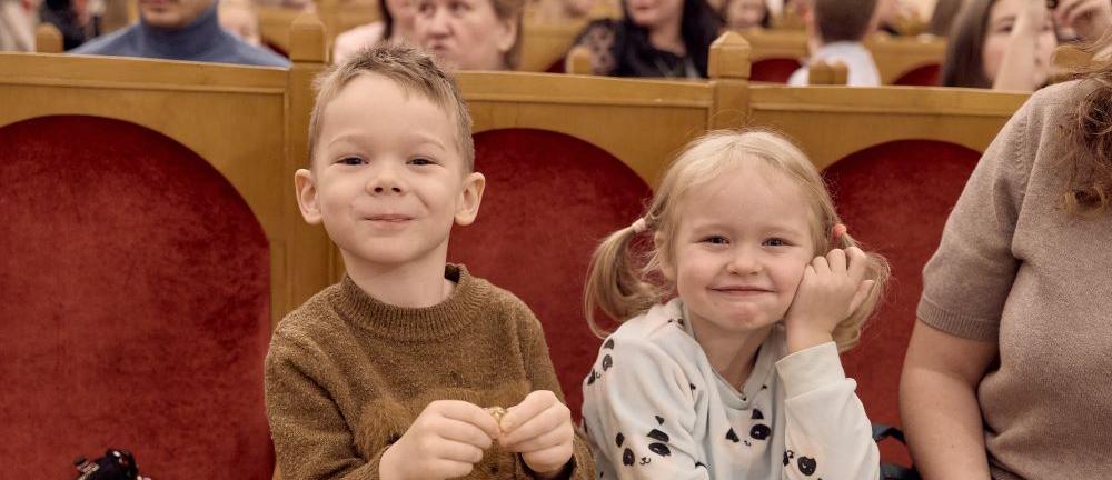 Уважаемые зрители, просим принять участие в опросе